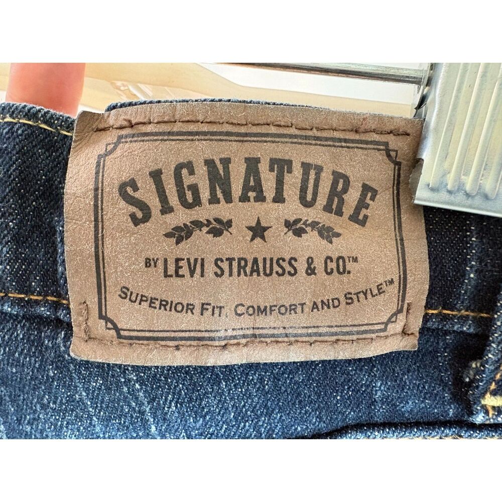 Signature Levi Strauss Boys Athletic Fit Adjustable Waist Jeans - Size 7 Regular - Picture 6 of 10